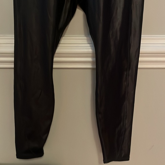 New Fabletics Motion365+ Shine Jumpsuit Black Size XXL/1X Faux Leather Catsuit - Picture 2 of 16